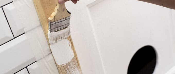 Badkamer schilderen met vochtwerende verf